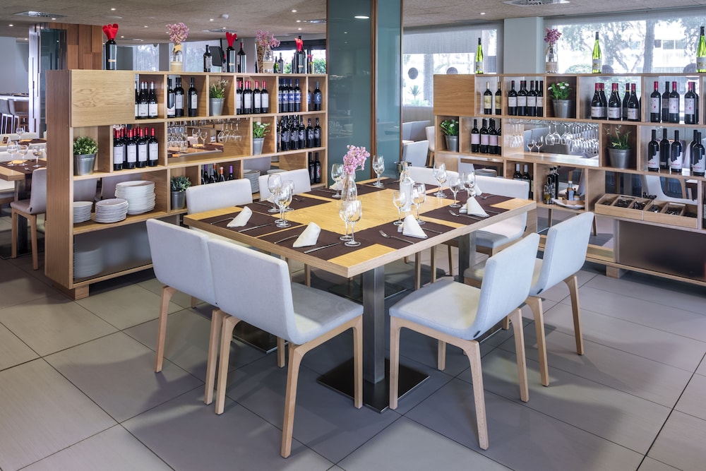 4R Salou Park Resort I — Restaurant & bars in Salou, Catalonia