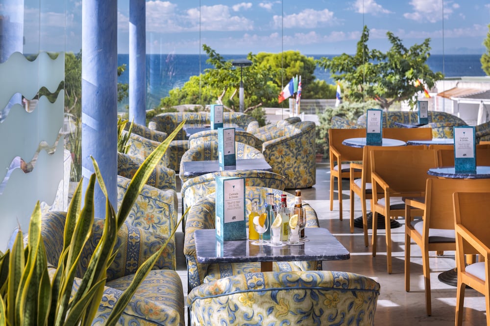 4R Salou Park Resort I — Restaurant & bars in Salou, Catalonia
