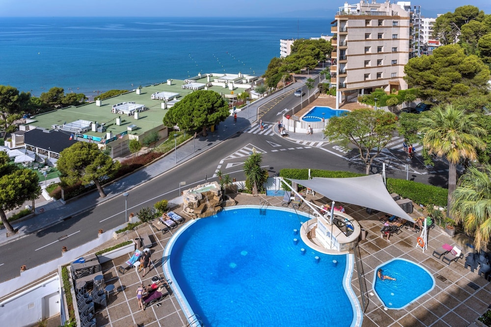 4R Salou Park Resort I — Swimming pool in Salou, Catalonia