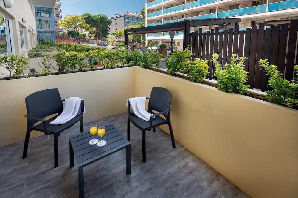 4R Salou Park Resort I — Hotel rooms in Salou, Catalonia