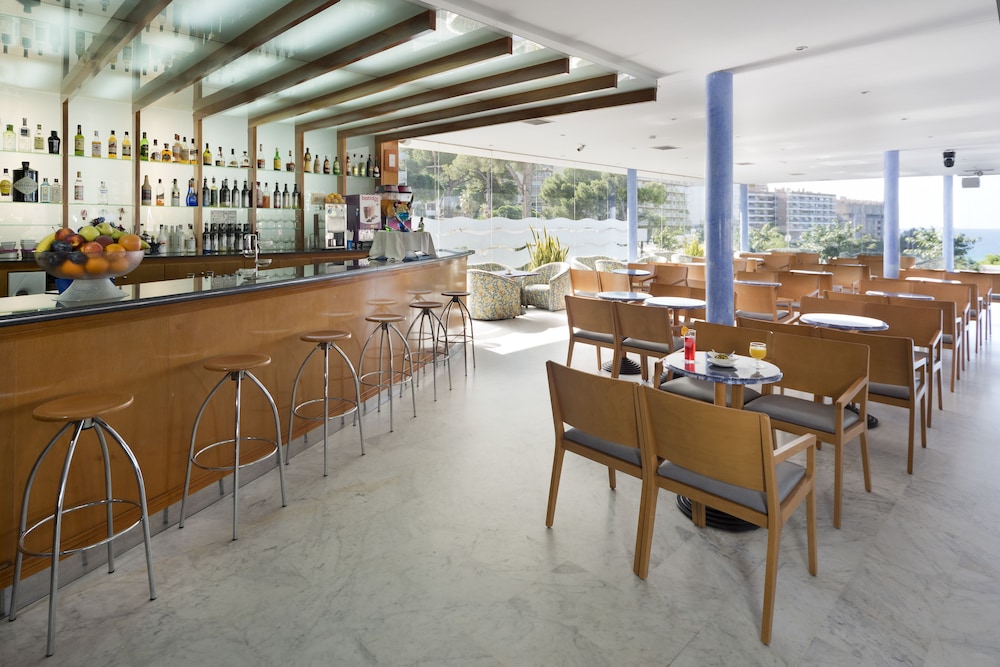 4R Salou Park Resort I — Restaurant & bars in Salou, Catalonia