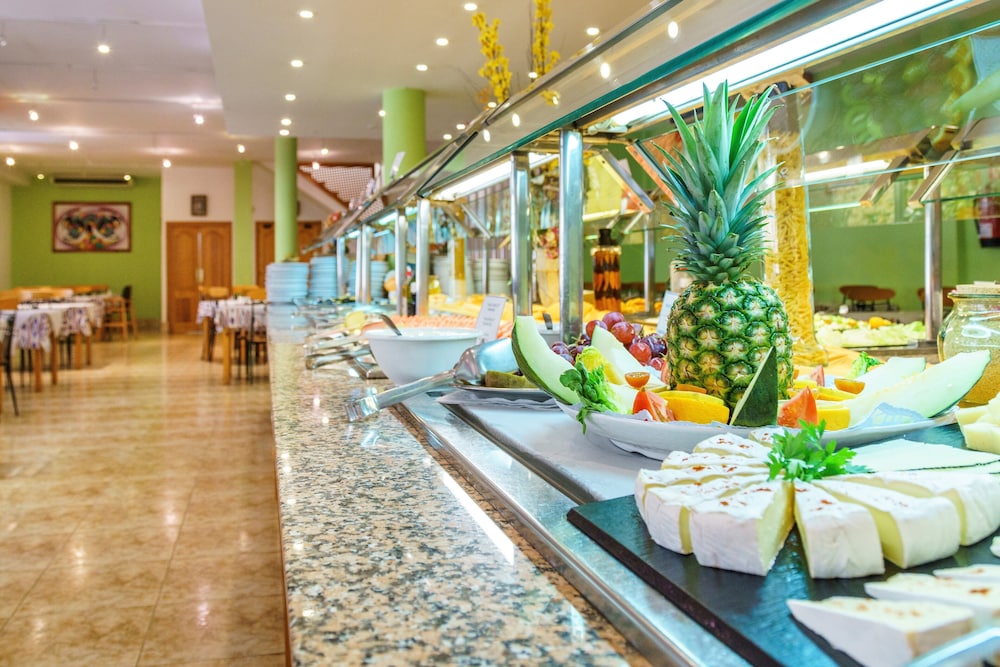 Aparthotel Playa Parc — Restaurant & bars in Son Parc, Balearic Islands