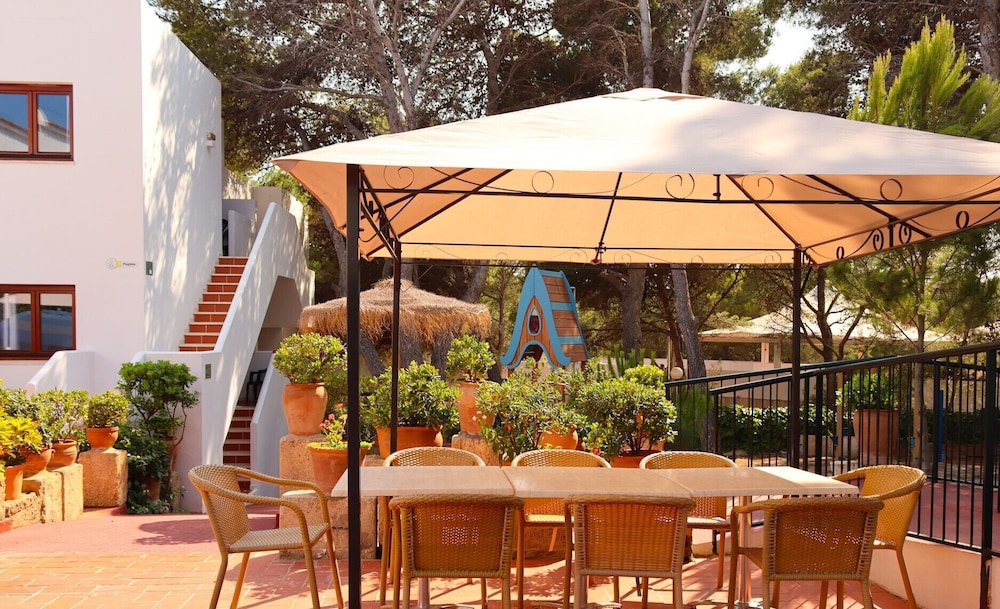 Aparthotel Playa Parc — Restaurant & bars in Son Parc, Balearic Islands