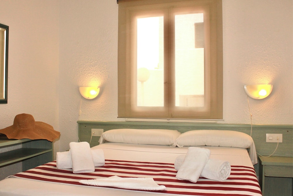 Aparthotel Playa Parc — Hotel rooms in Son Parc, Balearic Islands