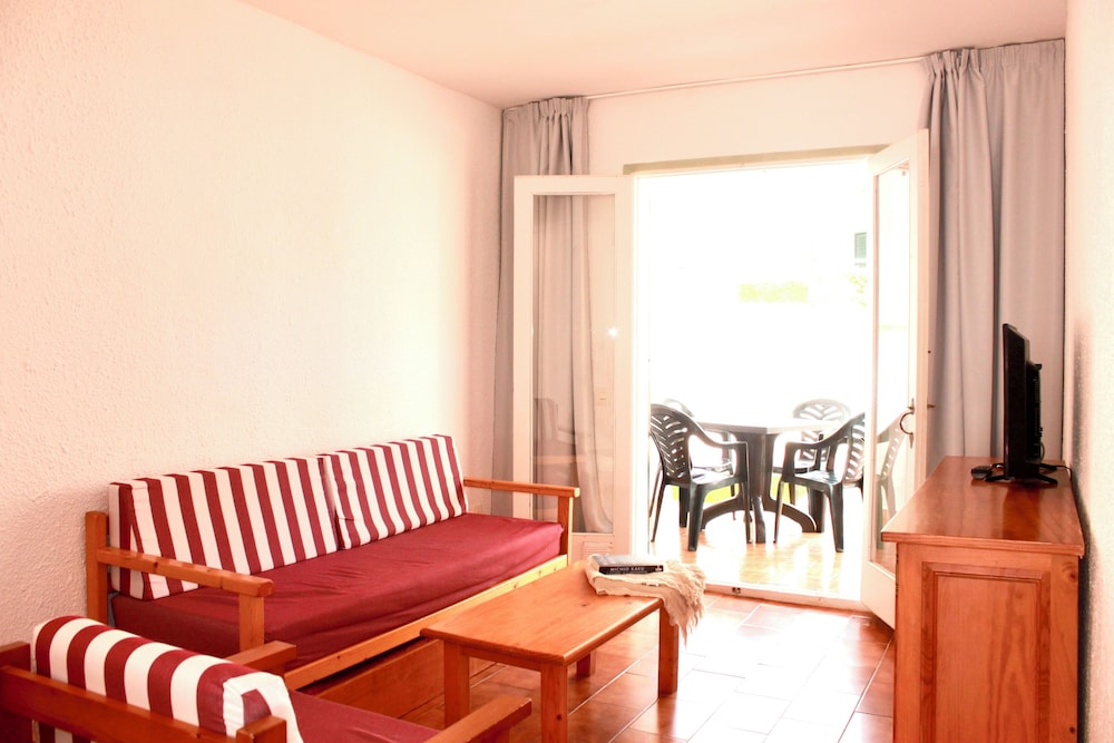 Aparthotel Playa Parc — Hotel rooms in Son Parc, Balearic Islands