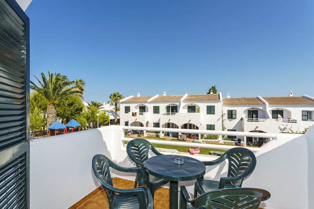 Aparthotel Playa Parc — Hotel building in Son Parc, Balearic Islands