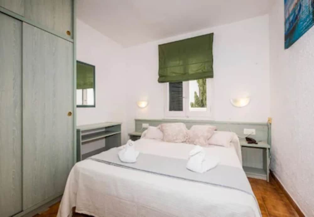 Aparthotel Playa Parc — Hotel rooms in Son Parc, Balearic Islands