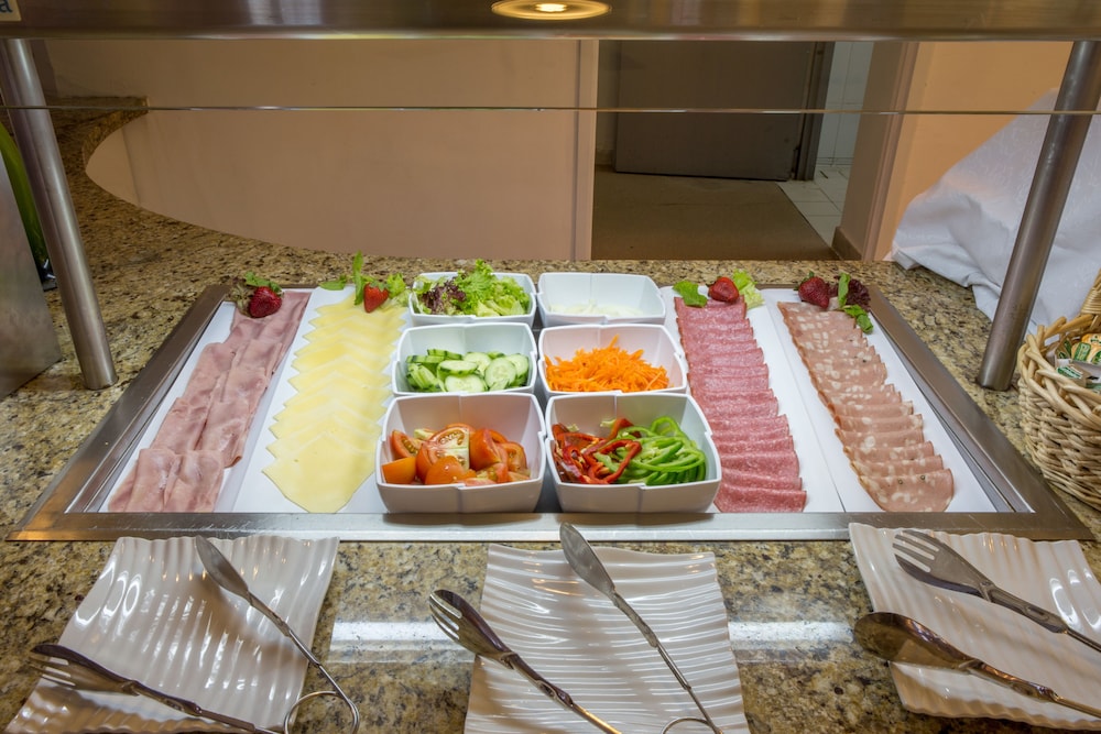 Ona Hollywood Mirage — Restaurant & bars in Los Cristianos, Canary Islands