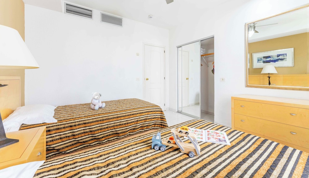 Ona Hollywood Mirage — Hotel rooms in Los Cristianos, Canary Islands