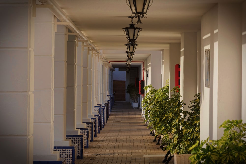 Ona Hollywood Mirage — Hotel building in Los Cristianos, Canary Islands