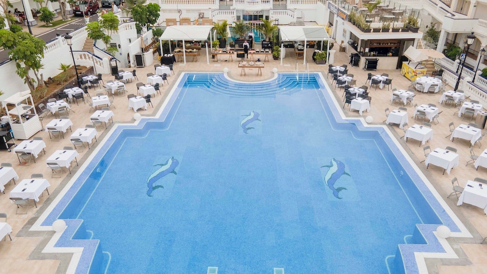Ona Hollywood Mirage — Swimming pool in Los Cristianos, Canary Islands