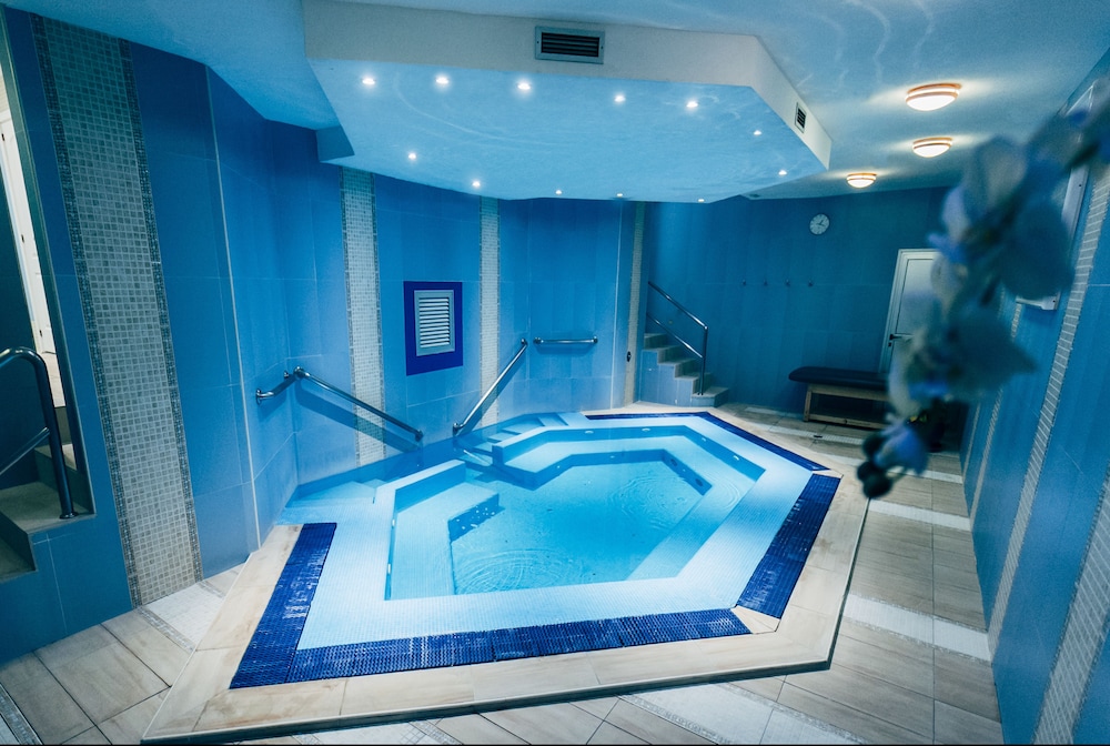 Ona Hollywood Mirage — Swimming pool in Los Cristianos, Canary Islands
