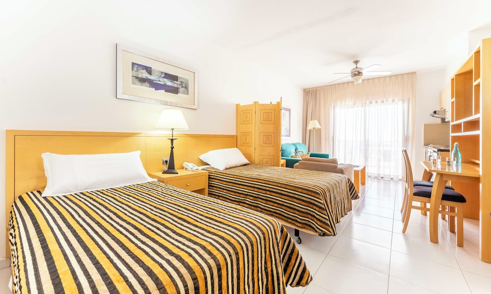 Ona Hollywood Mirage — Hotel rooms in Los Cristianos, Canary Islands