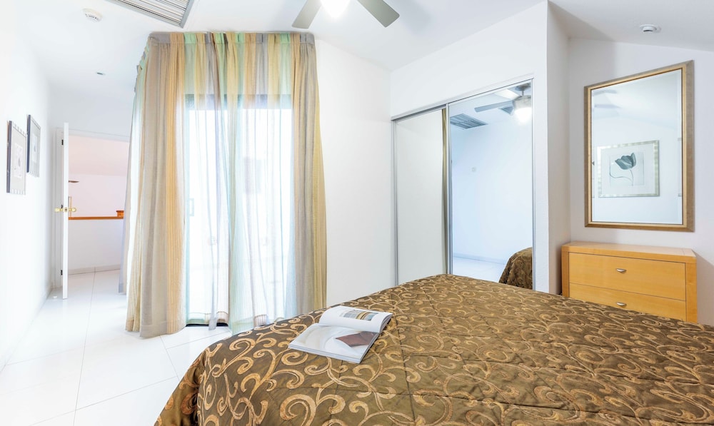 Ona Hollywood Mirage — Hotel rooms in Los Cristianos, Canary Islands