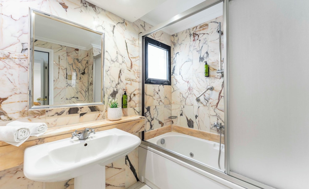 Ona Hollywood Mirage — Hotel rooms in Los Cristianos, Canary Islands