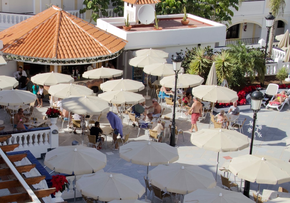 Ona Hollywood Mirage — Restaurant & bars in Los Cristianos, Canary Islands