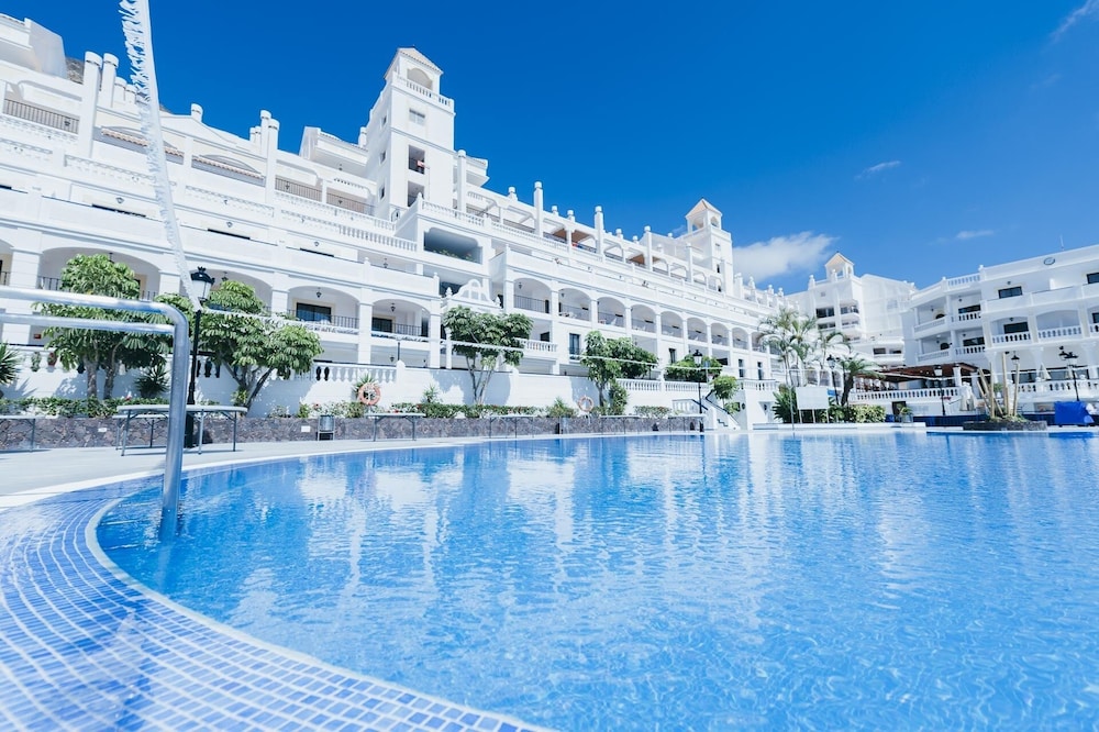 Ona Hollywood Mirage — Main photo in Los Cristianos, Canary Islands