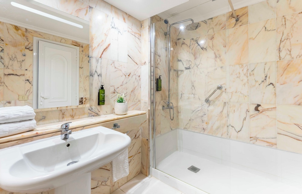 Ona Hollywood Mirage — Hotel rooms in Los Cristianos, Canary Islands