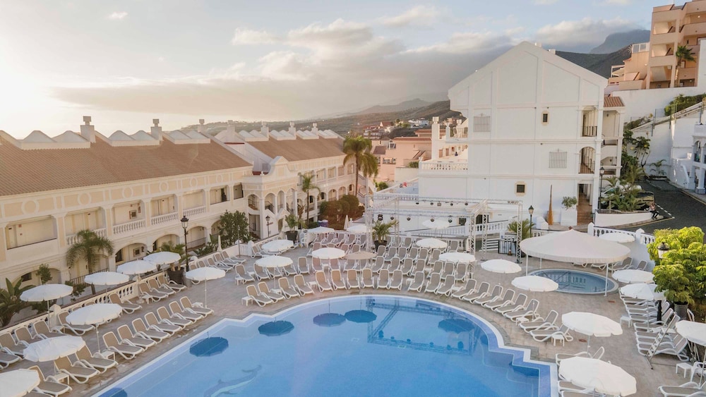 Ona Hollywood Mirage — Swimming pool in Los Cristianos, Canary Islands