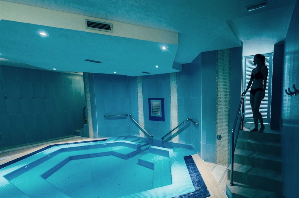 Ona Hollywood Mirage — Spa in Los Cristianos, Canary Islands