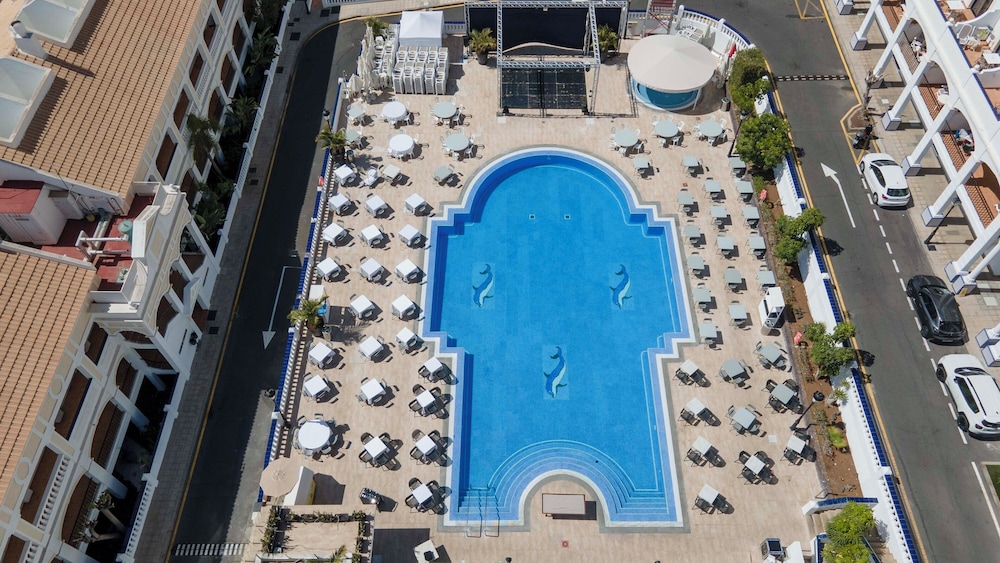 Ona Hollywood Mirage — Swimming pool in Los Cristianos, Canary Islands