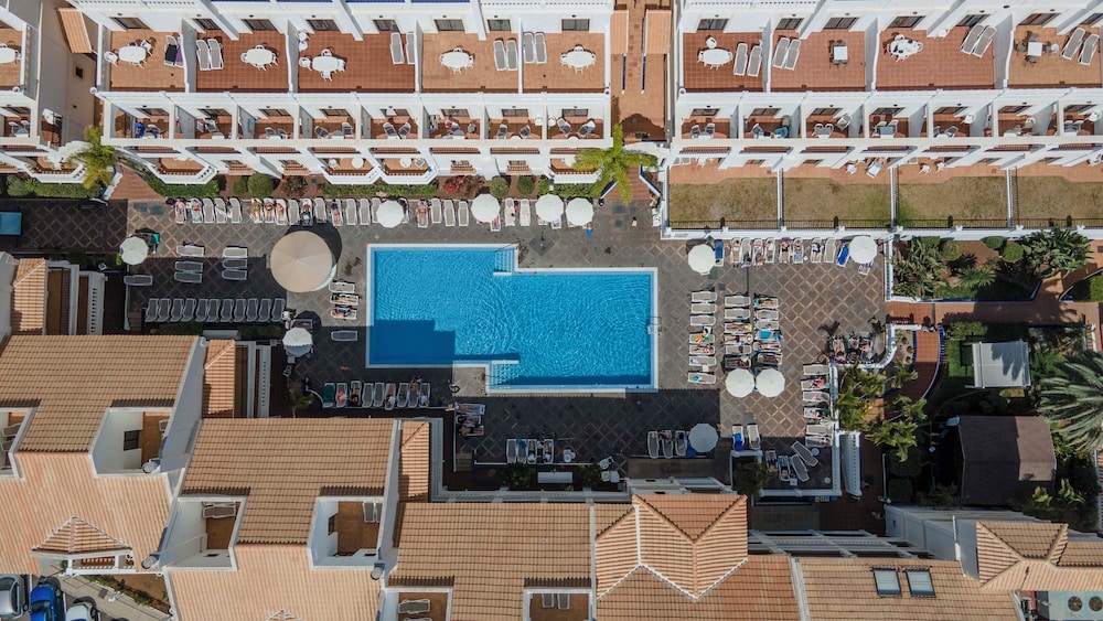 Ona Hollywood Mirage — Swimming pool in Los Cristianos, Canary Islands
