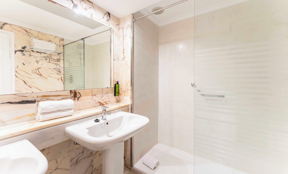 Ona Hollywood Mirage — Hotel rooms in Los Cristianos, Canary Islands