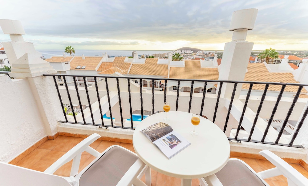 Ona Hollywood Mirage — Hotel rooms in Los Cristianos, Canary Islands