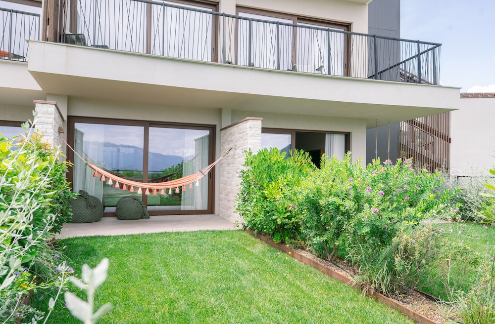 A-ROSA Gardasee — Hotel building in Salo, Lombardy