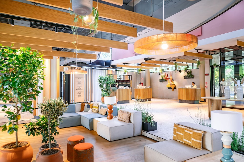 A-ROSA Gardasee — Hotel building in Salo, Lombardy