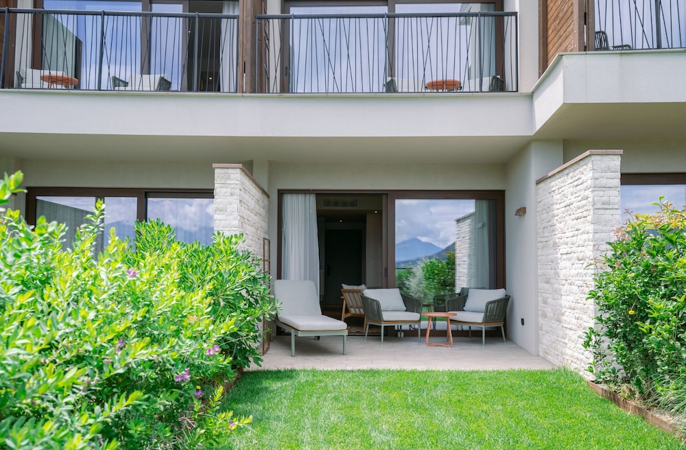 A-ROSA Gardasee — Hotel building in Salo, Lombardy