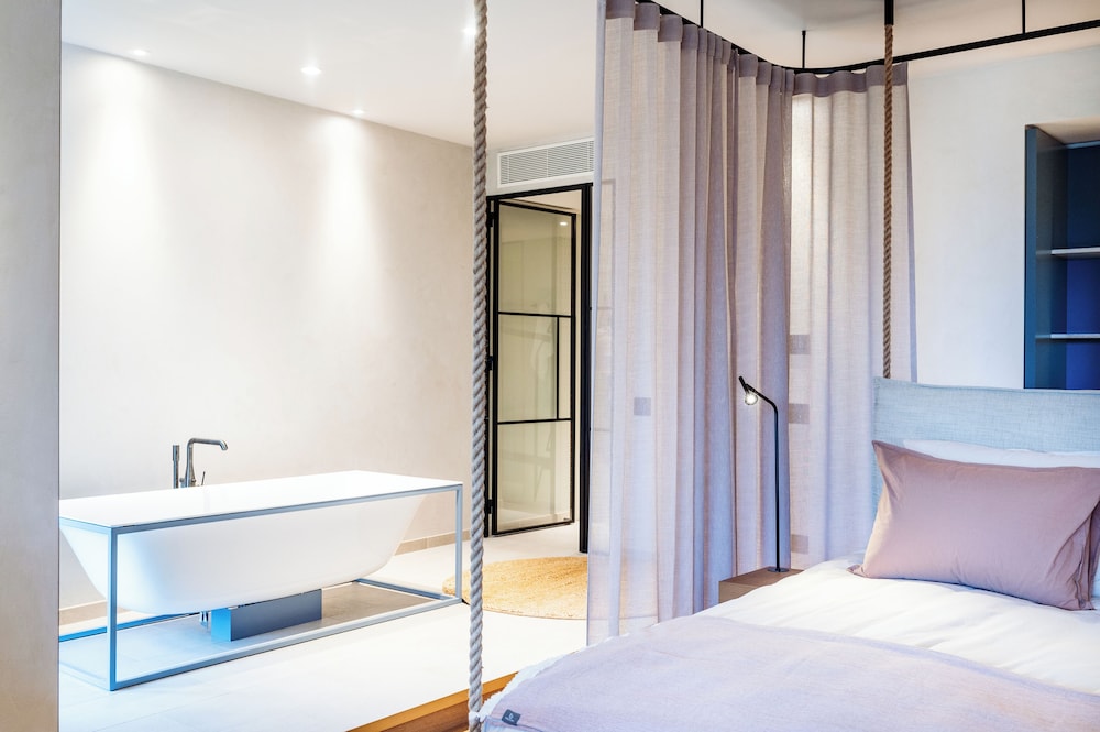 A-ROSA Gardasee — Hotel rooms in Salo, Lombardy