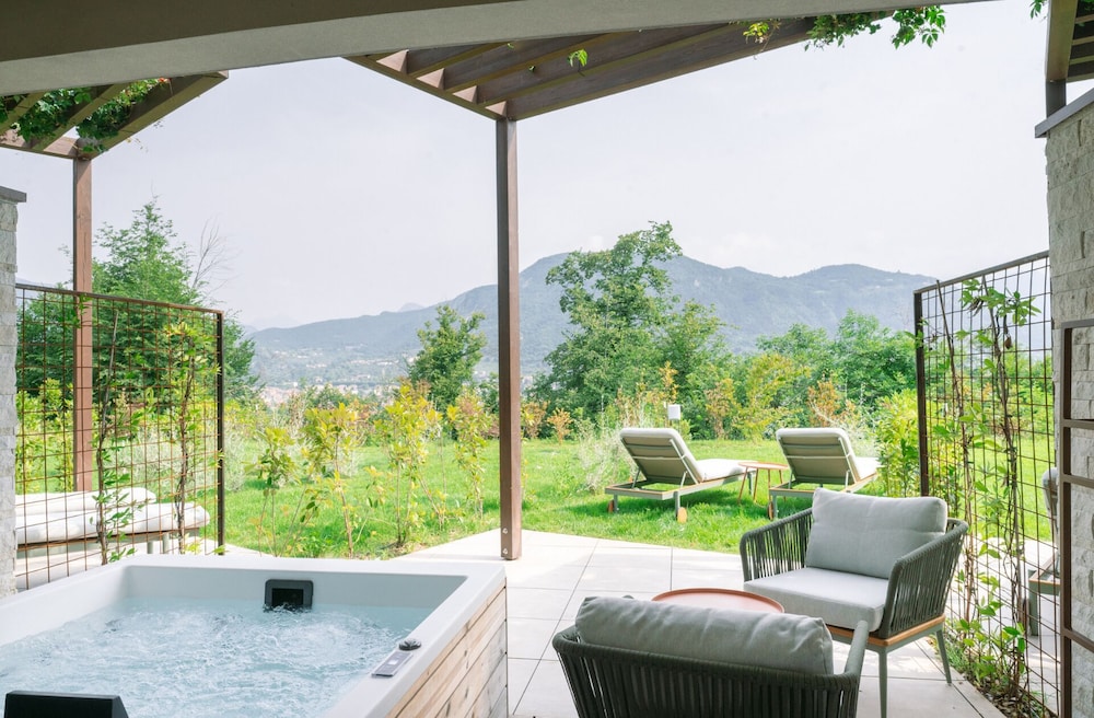 A-ROSA Gardasee — Swimming pool in Salo, Lombardy