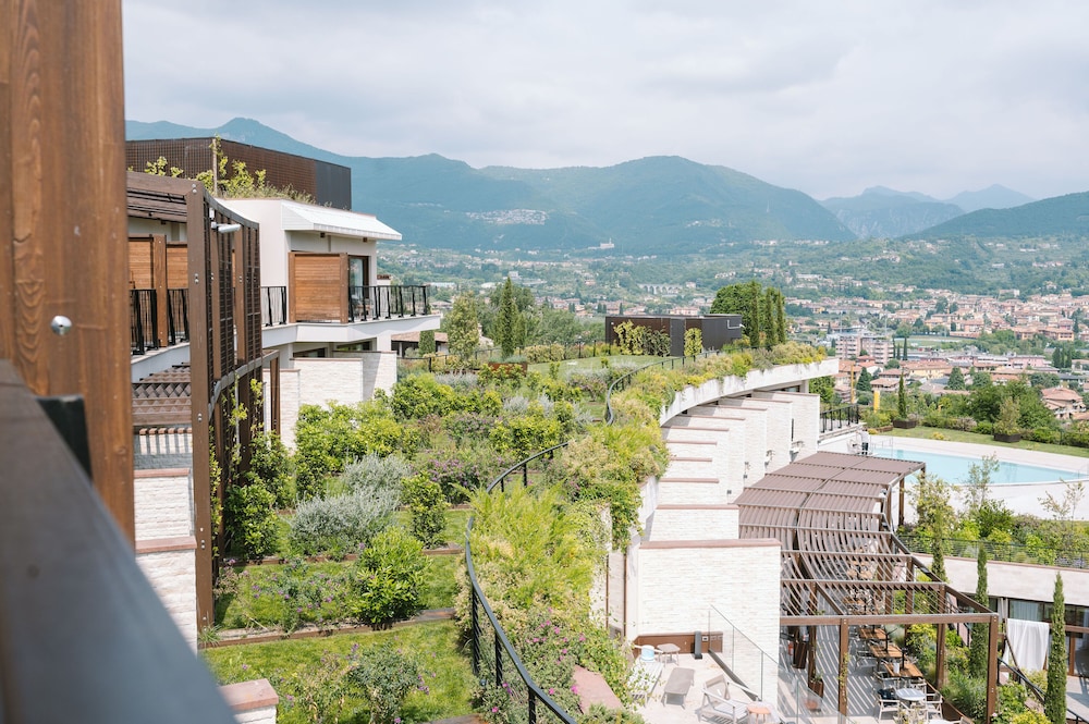 A-ROSA Gardasee — Hotel building in Salo, Lombardy