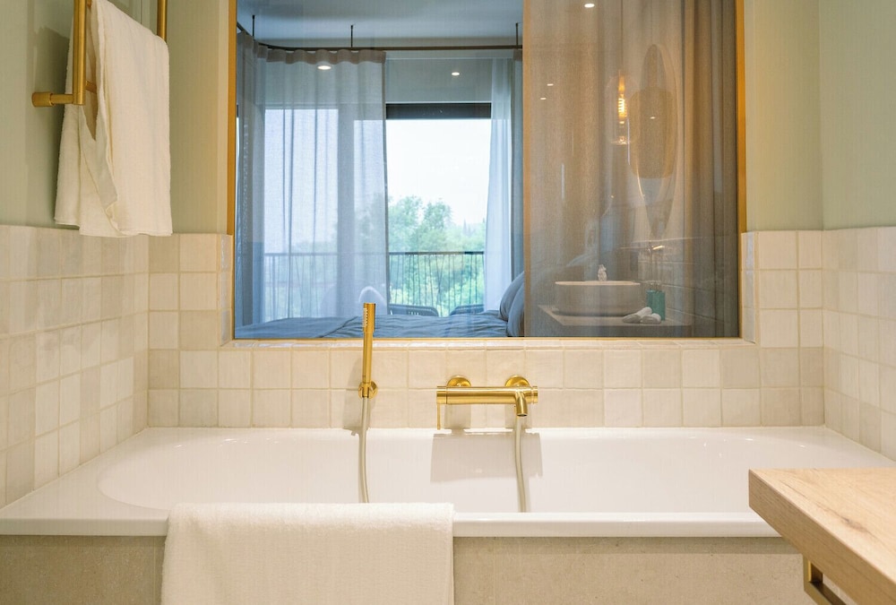 A-ROSA Gardasee — Hotel rooms in Salo, Lombardy