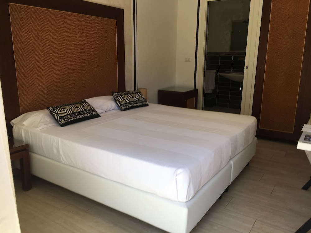 Cala Rosa Club Hotel — Hotel rooms in Stintino, Sardinia