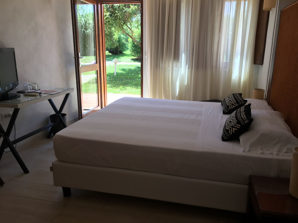 Cala Rosa Club Hotel — Hotel rooms in Stintino, Sardinia