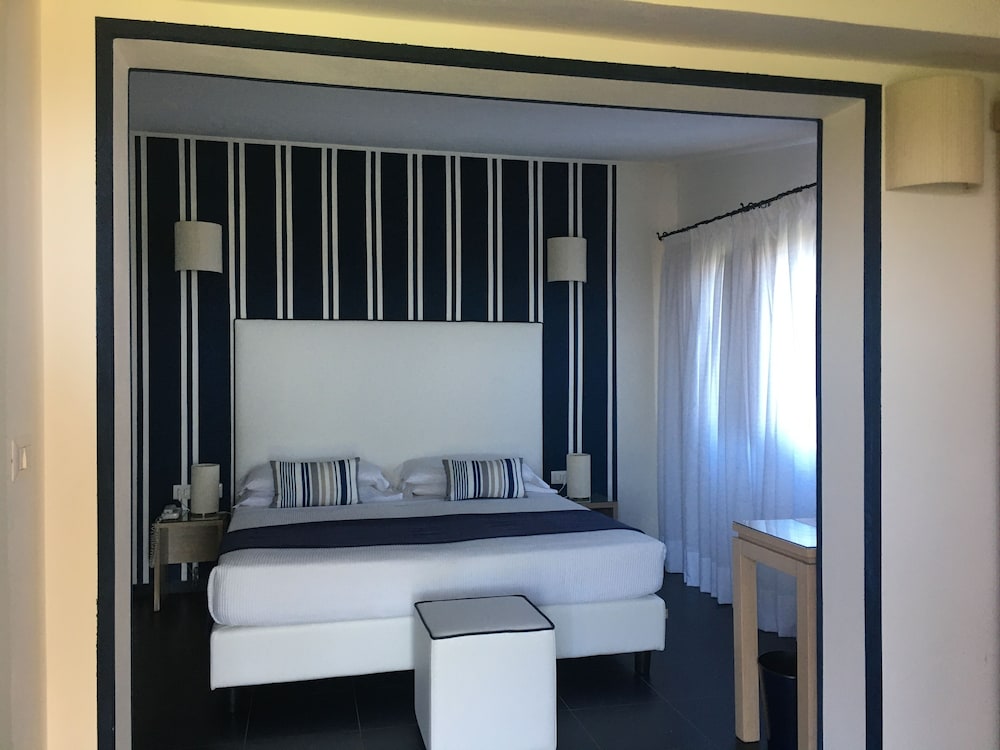 Cala Rosa Club Hotel — Hotel rooms in Stintino, Sardinia