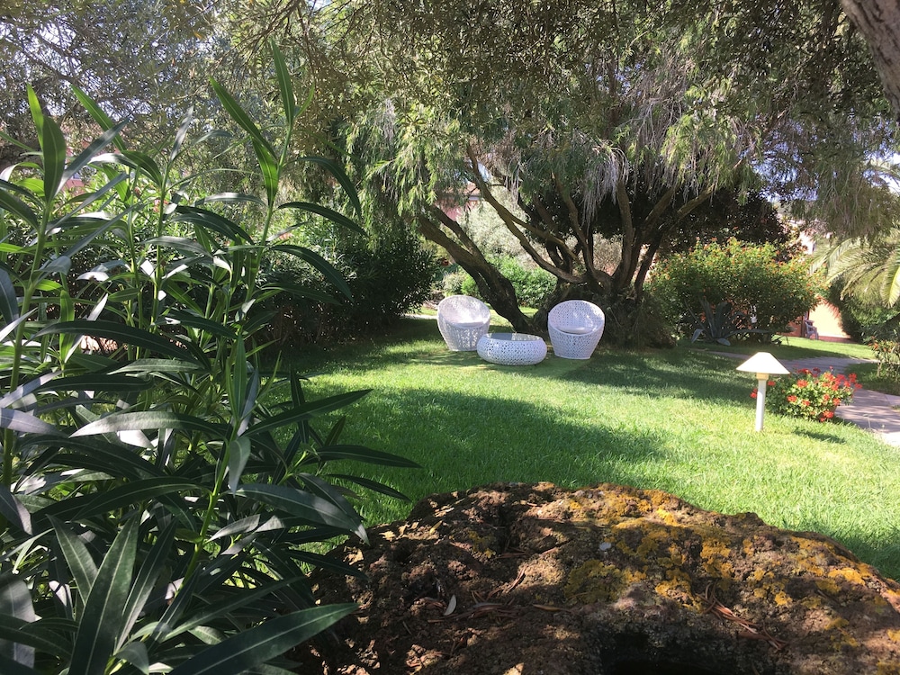 Cala Rosa Club Hotel — Hotel building in Stintino, Sardinia