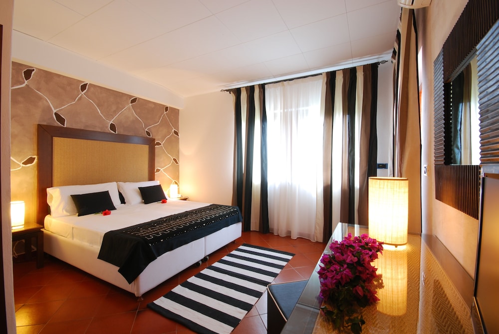 Cala Rosa Club Hotel — Hotel rooms in Stintino, Sardinia
