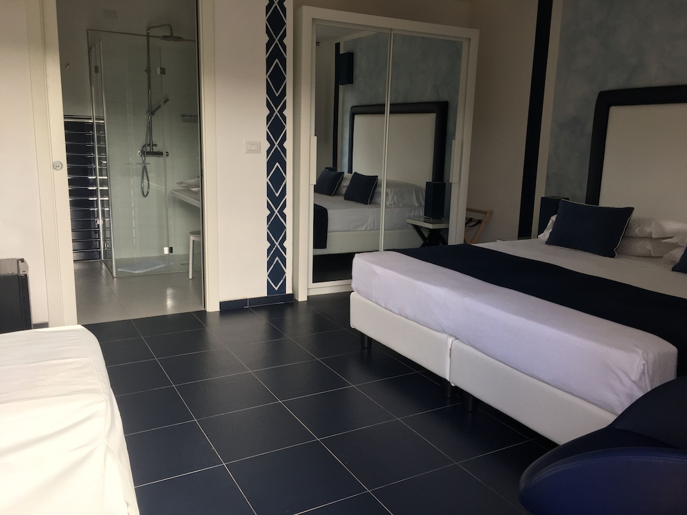 Cala Rosa Club Hotel — Hotel rooms in Stintino, Sardinia