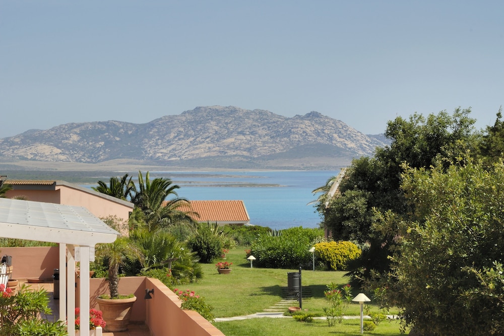 Cala Rosa Club Hotel — Hotel building in Stintino, Sardinia