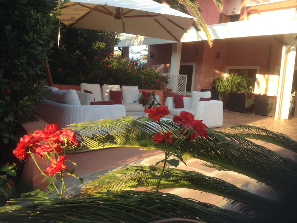Cala Rosa Club Hotel — Hotel building in Stintino, Sardinia