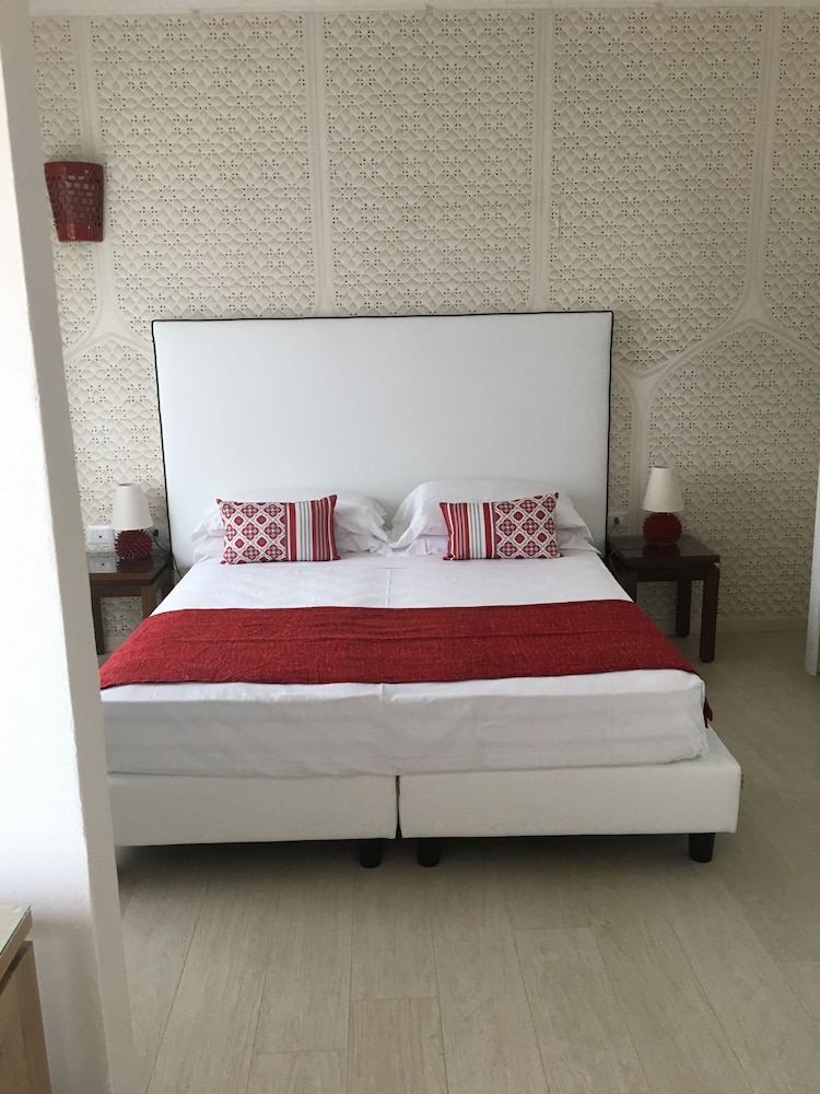 Cala Rosa Club Hotel — Hotel rooms in Stintino, Sardinia