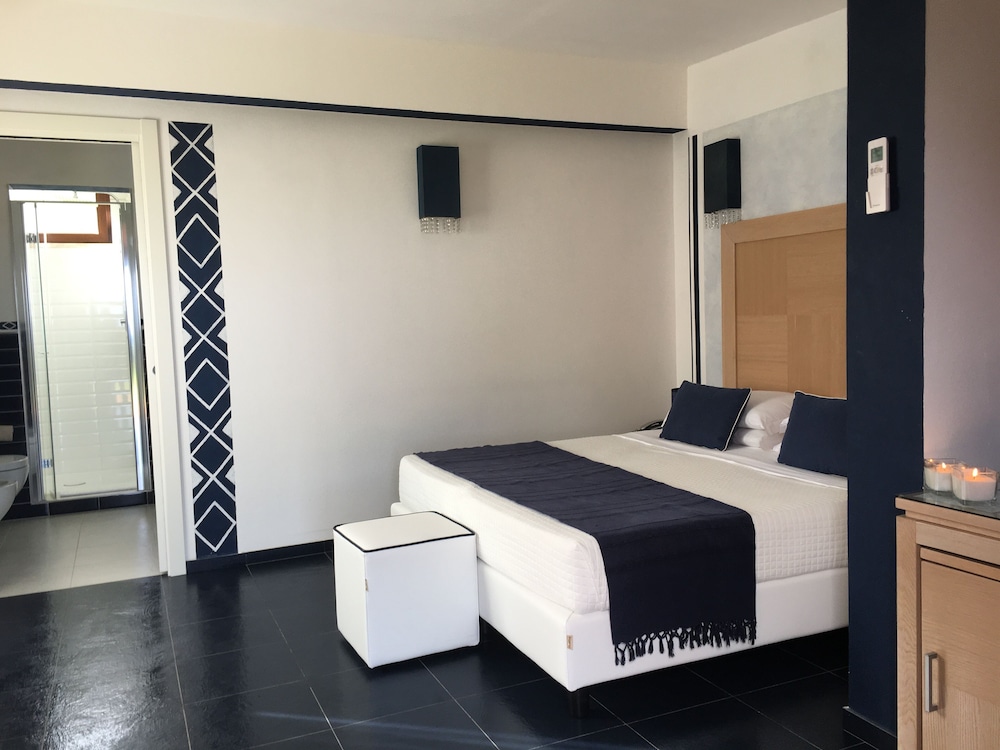 Cala Rosa Club Hotel — Hotel rooms in Stintino, Sardinia