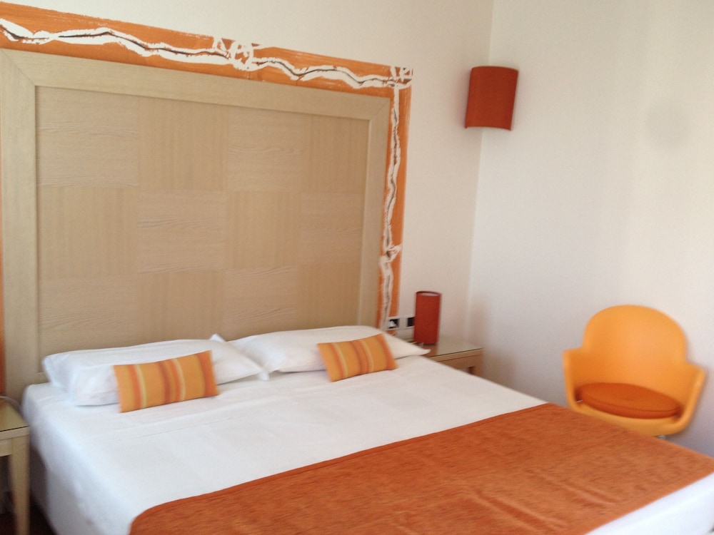 Cala Rosa Club Hotel — Hotel rooms in Stintino, Sardinia