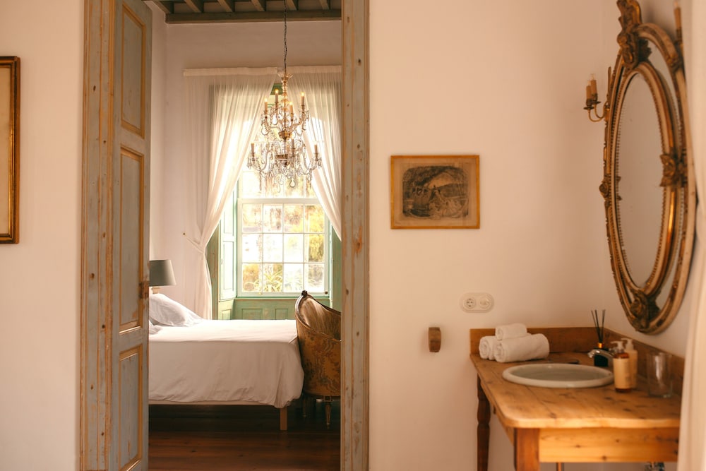 La Casa de los Naranjos — Hotel rooms in Haria, Canary Islands