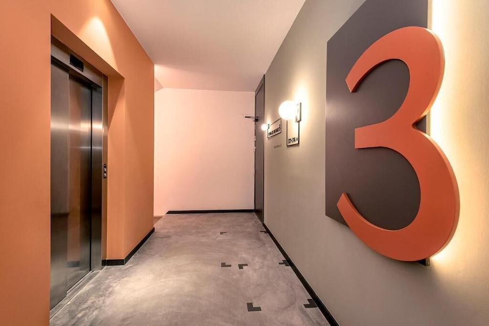 Hotel Orangine — Hotel building in Barcelona, Catalonia