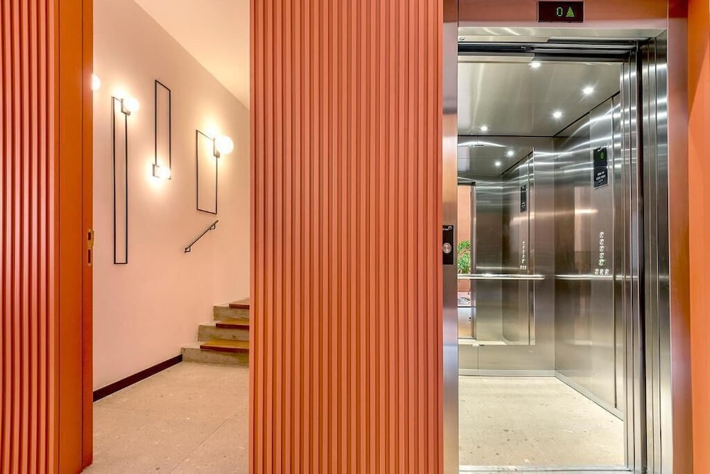 Hotel Orangine — Hotel building in Barcelona, Catalonia