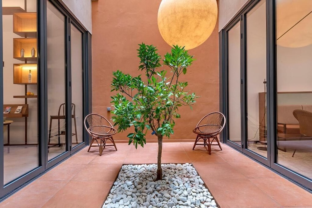 Hotel Orangine — Hotel building in Barcelona, Catalonia